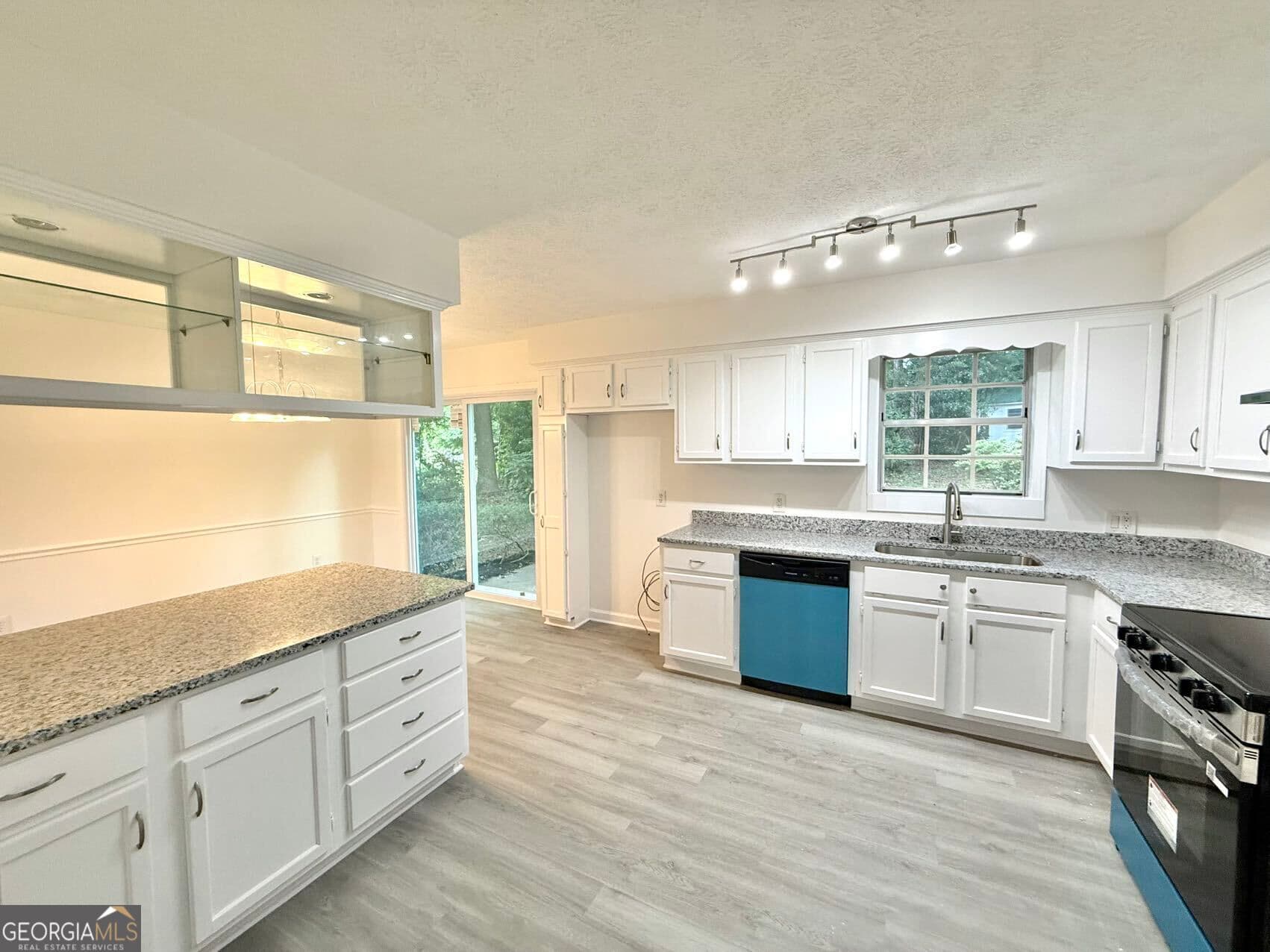 4 bedroom, 2 bathroom, 1,752 sq ft single family residence for sale at 3681 Lavilla Drive, Powder Springs, GA 30127 — photo 9
