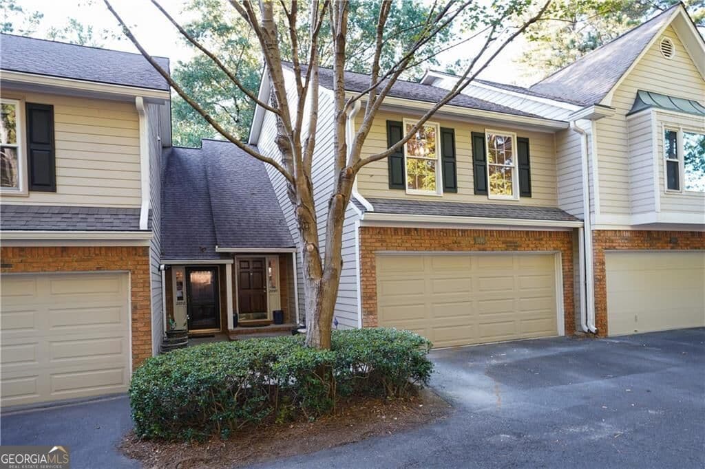 2 bedroom, 2.5 bathroom, 1,735 sq ft townhouse for sale at 2890 Woodruff Drive, Smyrna, GA 30080 — photo 2