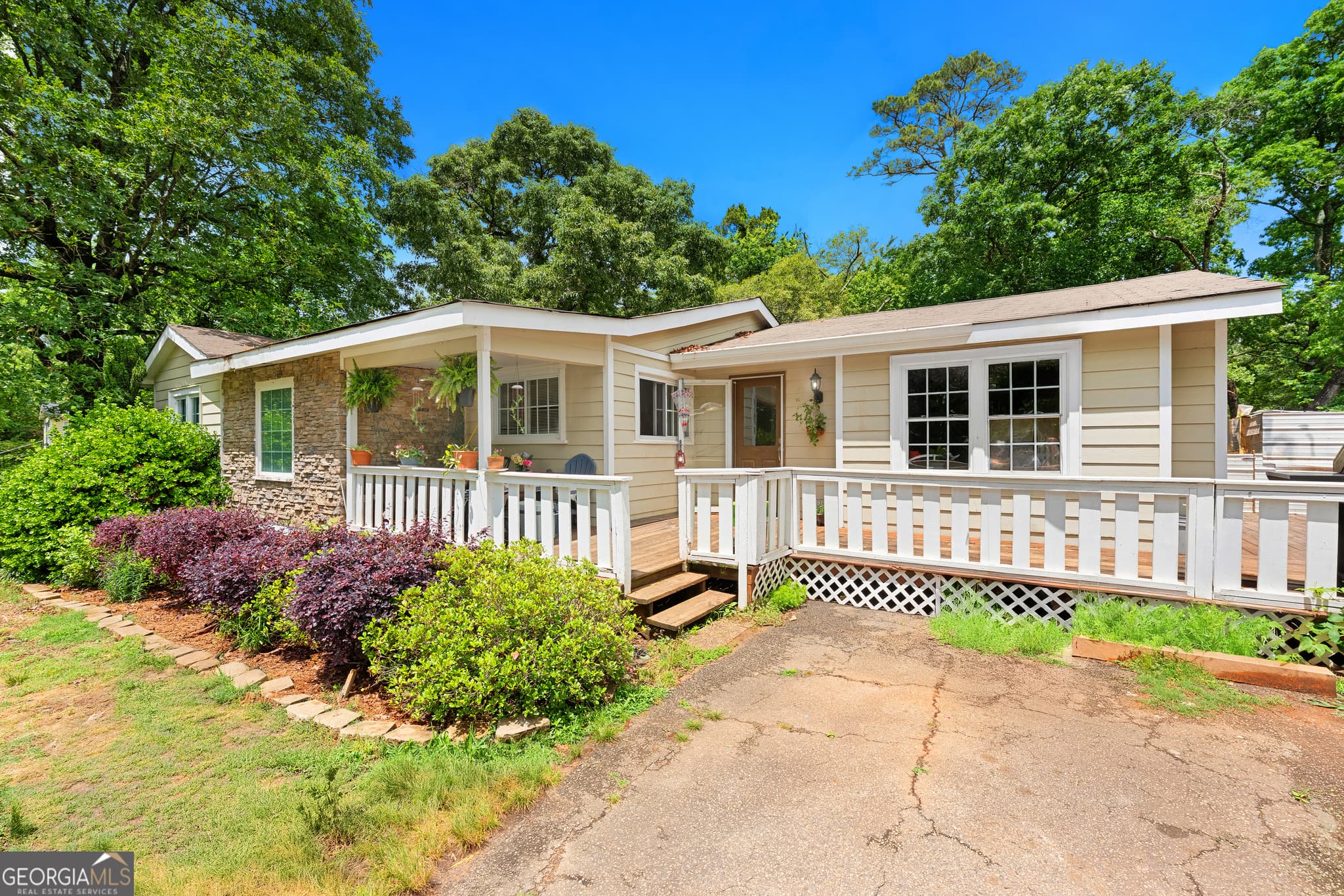 3 bedroom, 2 bathroom, 1,347 sq ft single family residence under contract at 3500 Bowersville Highway, Bowersville, GA 30516 — photo 2