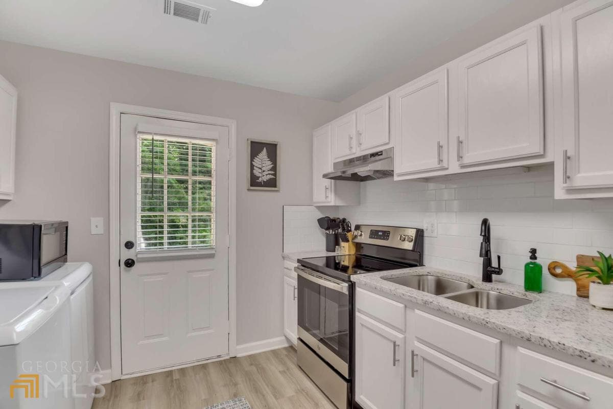2 bedroom, 1 bathroom, 100 sq ft duplex for rent at 5551 Davis Drive, Austell, GA 30106 for $3,100 a month — photo 4