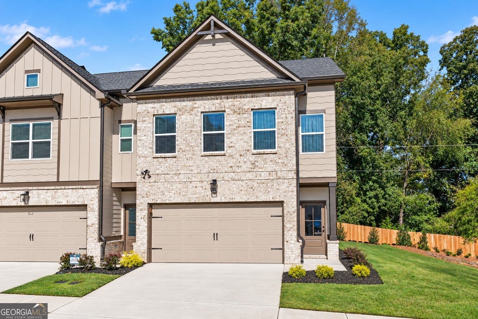 4 bedroom, 2.5 bathroom, 1,909 sq ft townhouse for sale at 4221 Fern River Trail 1, Norcross, GA 30093 — photo 2
