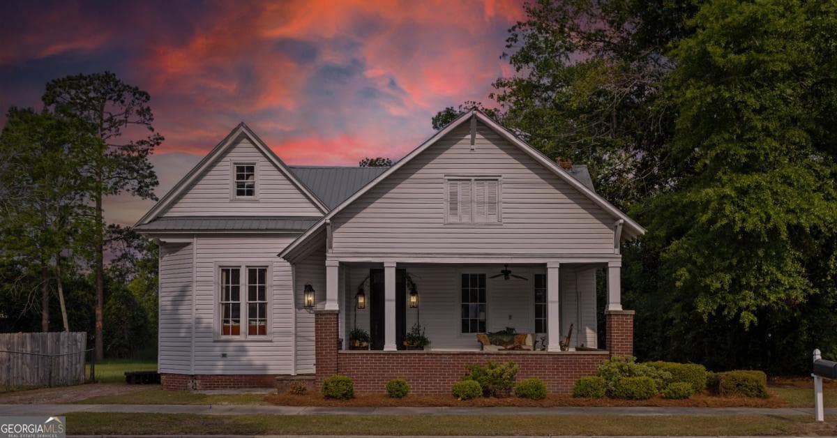 5 bedroom, 2.5 bathroom, 3,000 sq ft single family residence for sale at 427 Harvey Street, Millen, GA 30442 — photo 2