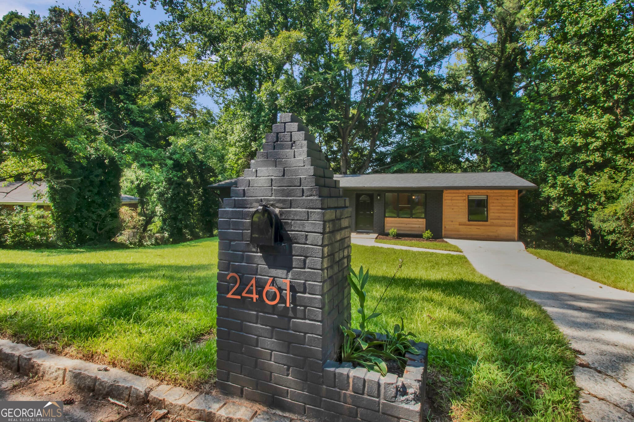 3 bedroom, 2 bathroom, 2,350 sq ft single family residence for sale at 2461 Bouldercliff Way, Atlanta, GA 30316 — photo 2