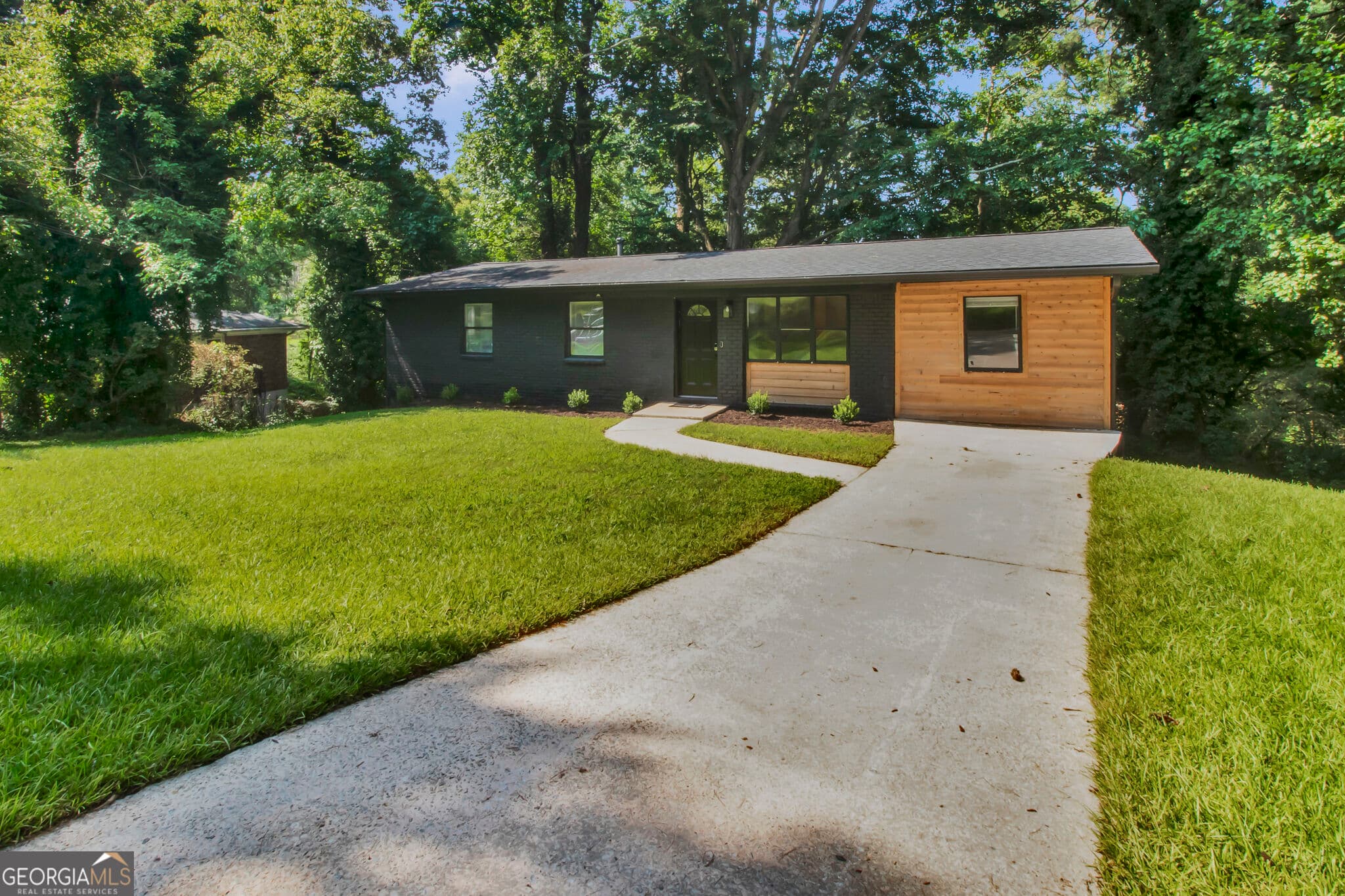 3 bedroom, 2 bathroom, 2,350 sq ft single family residence for sale at 2461 Bouldercliff Way, Atlanta, GA 30316 — photo 3