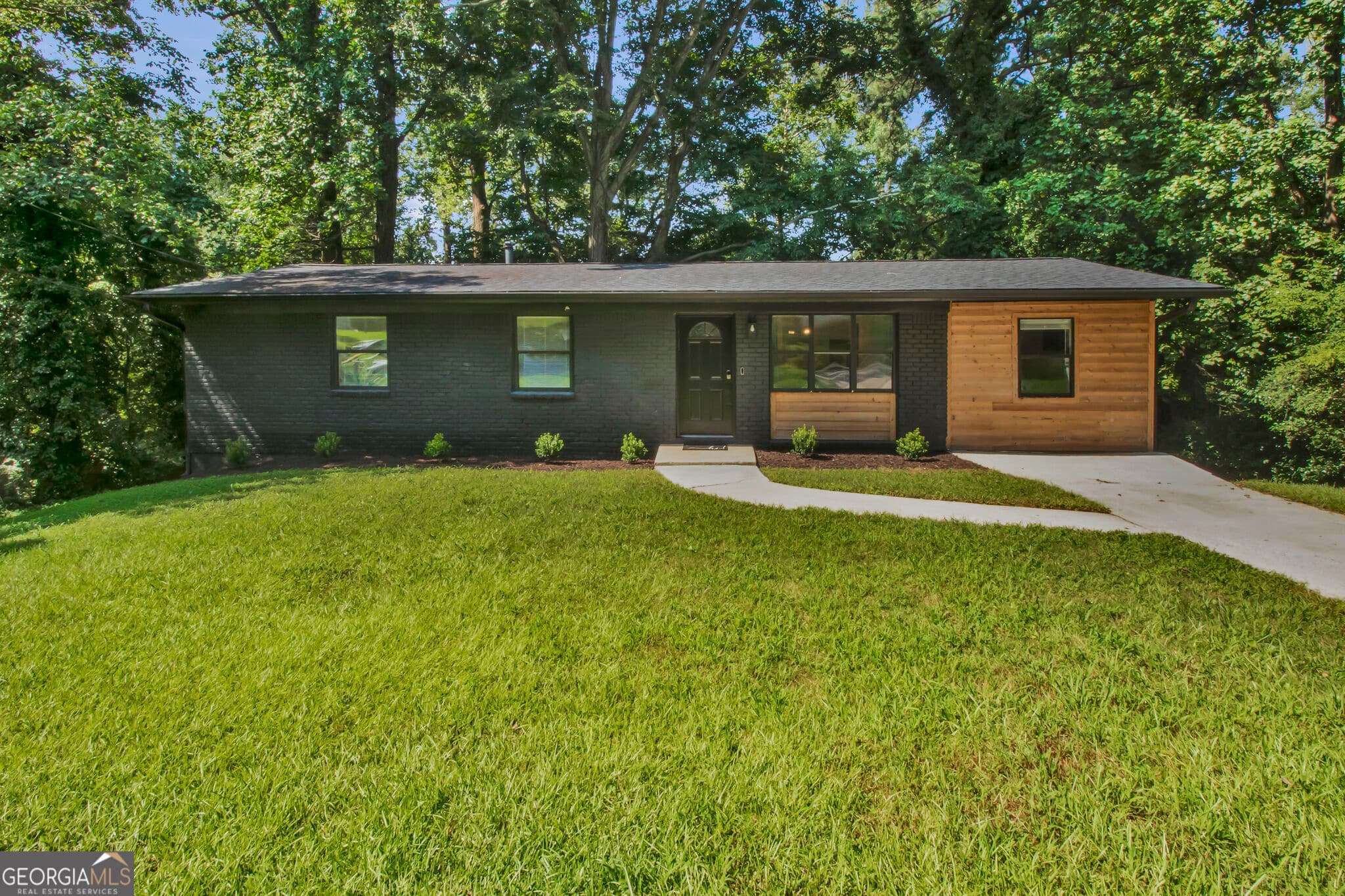 3 bedroom, 2 bathroom, 2,350 sq ft single family residence for sale at 2461 Bouldercliff Way, Atlanta, GA 30316 — photo 4