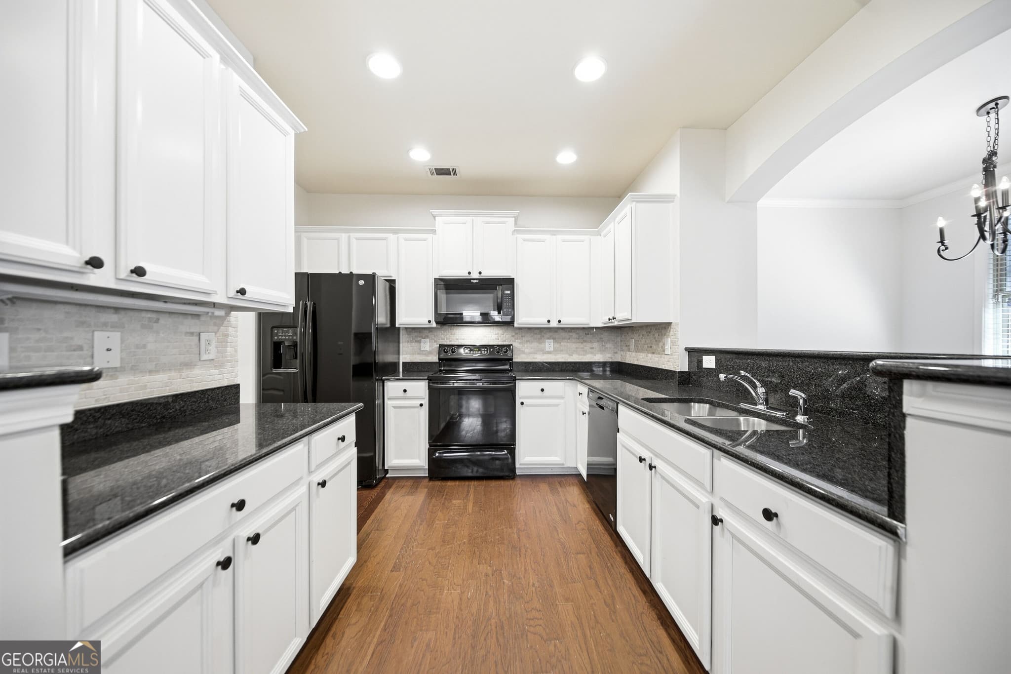 3 bedroom, 2 bathroom, 1,812 sq ft single family residence for sale at 338 Alcovy Way, Woodstock, GA 30188 — photo 2