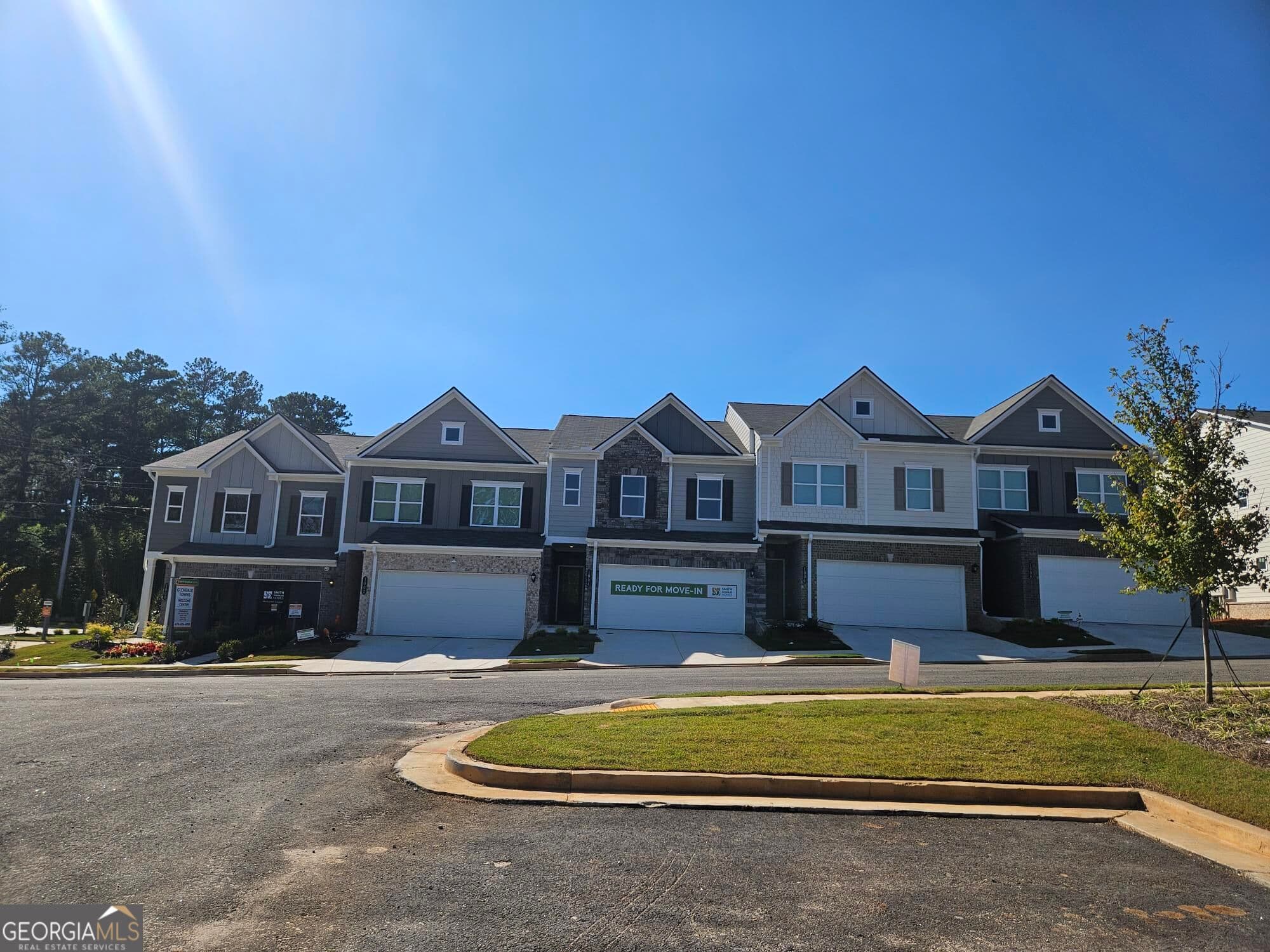 3 bedroom, 2.5 bathroom, 1,806 sq ft townhouse for sale at 1004 Glendale Place 3, Conyers, GA 30013 — photo 2