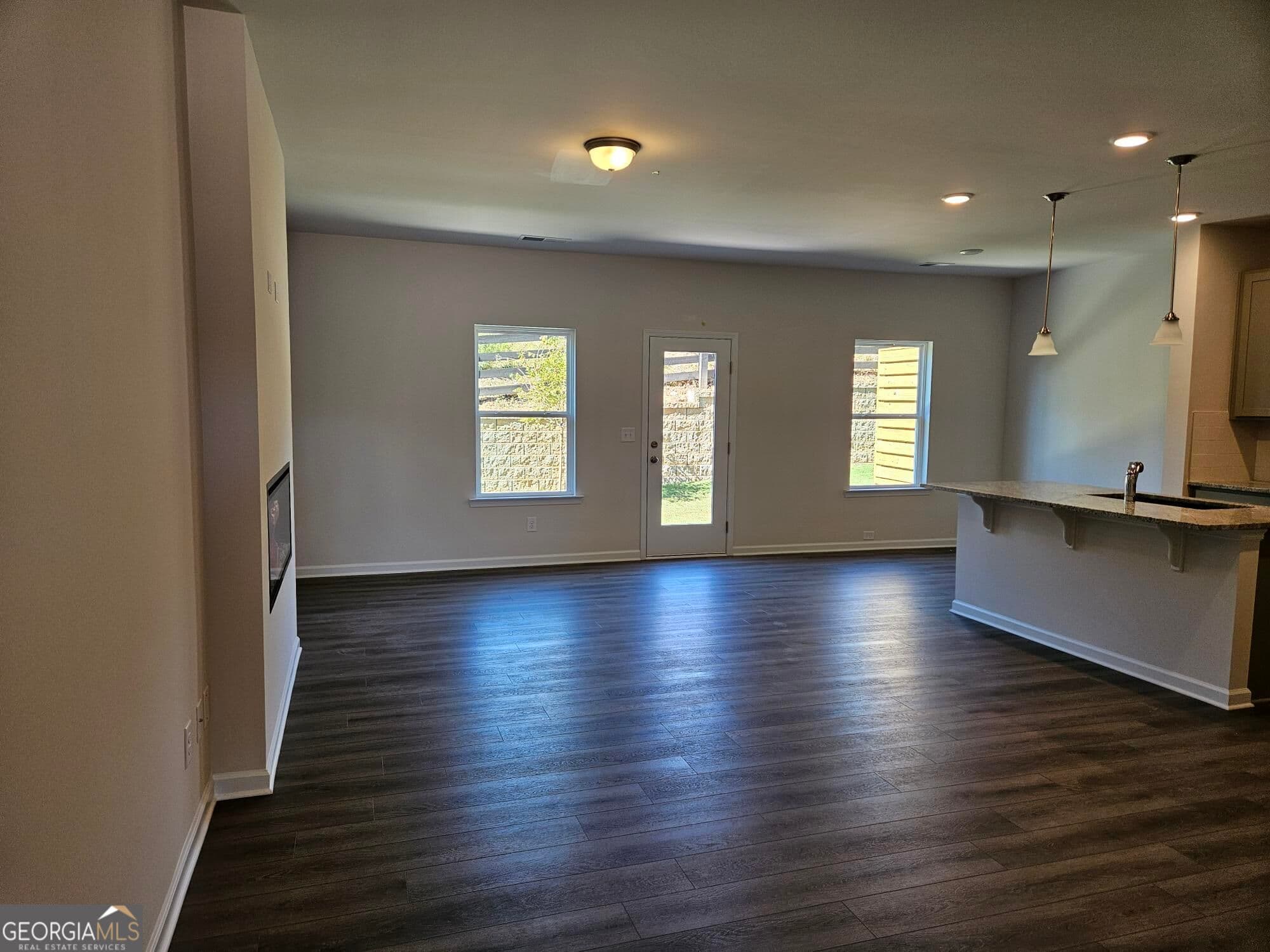 3 bedroom, 2.5 bathroom, 1,806 sq ft townhouse for sale at 1004 Glendale Place 3, Conyers, GA 30013 — photo 7