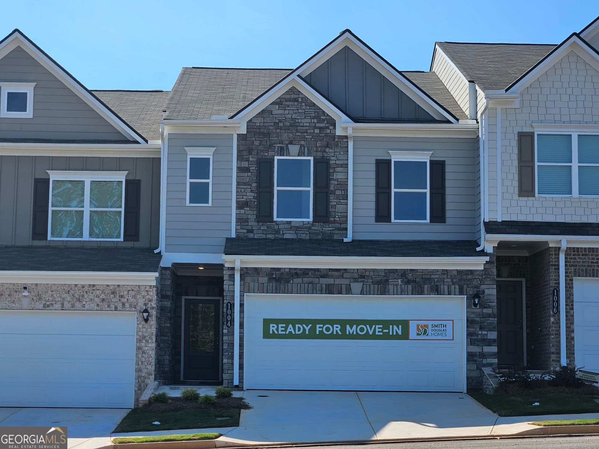 3 bedroom, 2.5 bathroom, 1,806 sq ft townhouse for sale at 1004 Glendale Place 3, Conyers, GA 30013 — photo 1 of 18