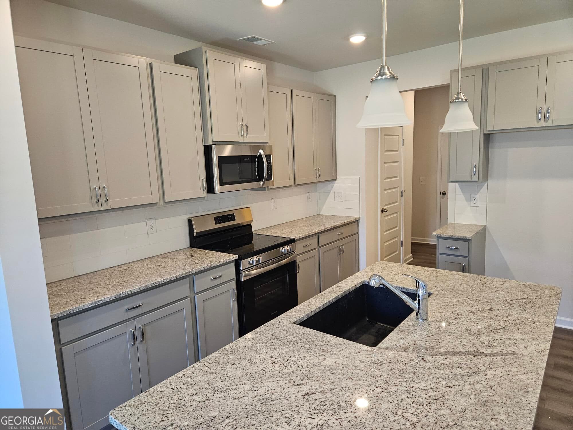 3 bedroom, 2.5 bathroom, 1,806 sq ft townhouse for sale at 1004 Glendale Place 3, Conyers, GA 30013 — photo 9