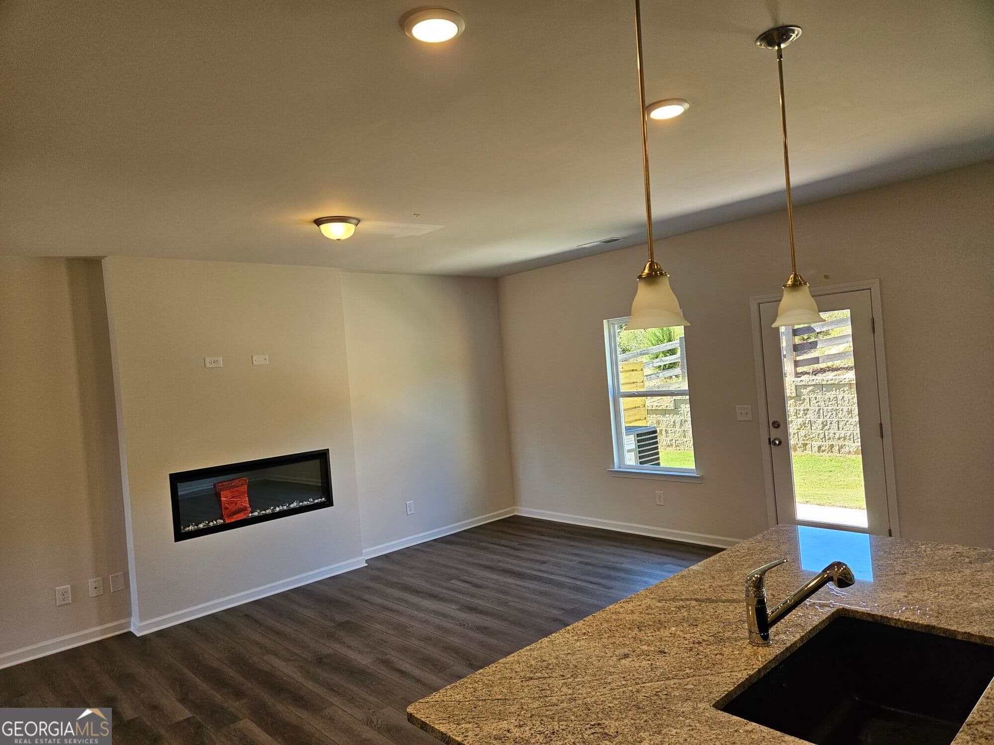3 bedroom, 2.5 bathroom, 1,806 sq ft townhouse for sale at 1004 Glendale Place 3, Conyers, GA 30013 — photo 10