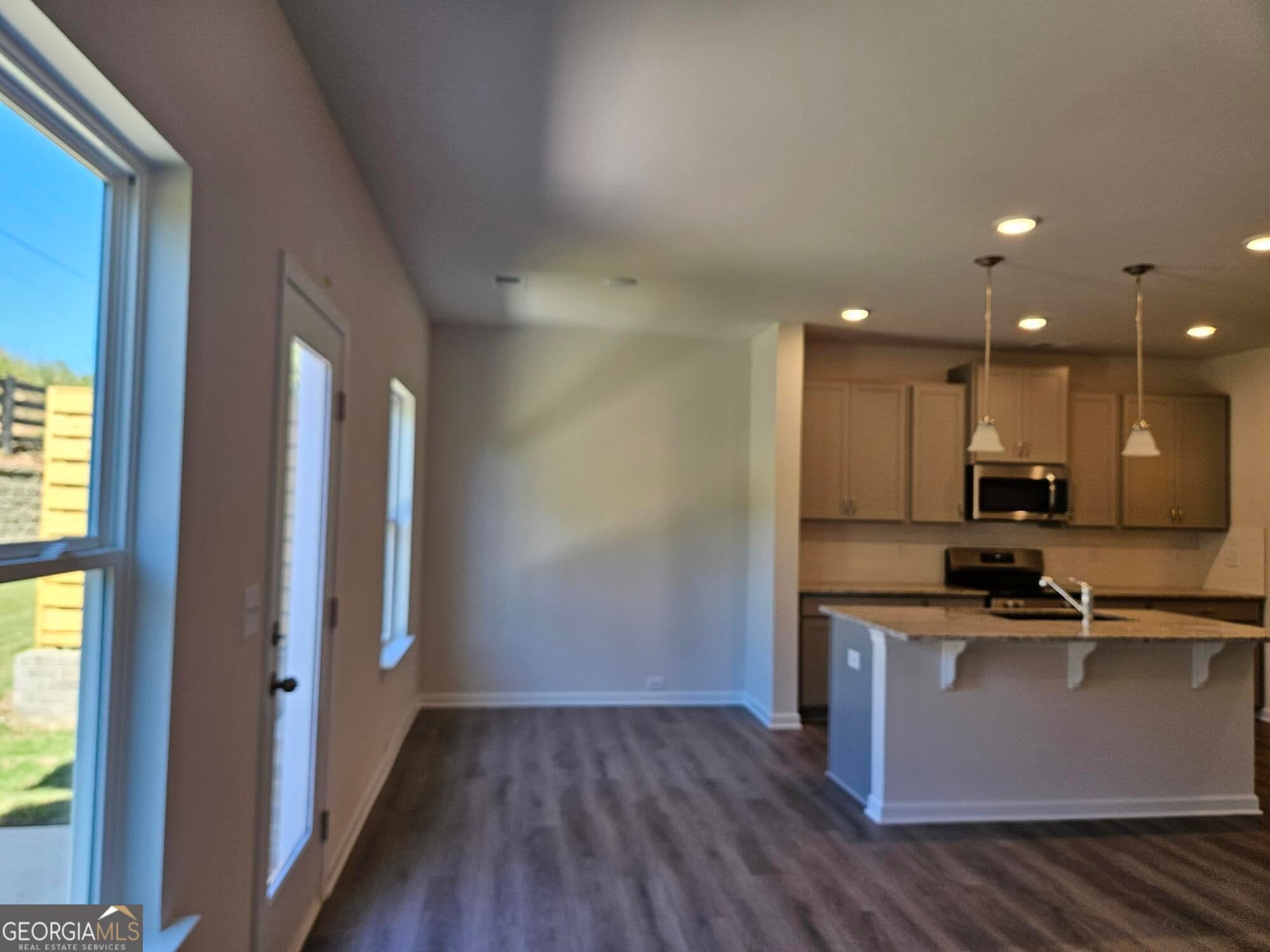 3 bedroom, 2.5 bathroom, 1,806 sq ft townhouse for sale at 1004 Glendale Place 3, Conyers, GA 30013 — photo 8
