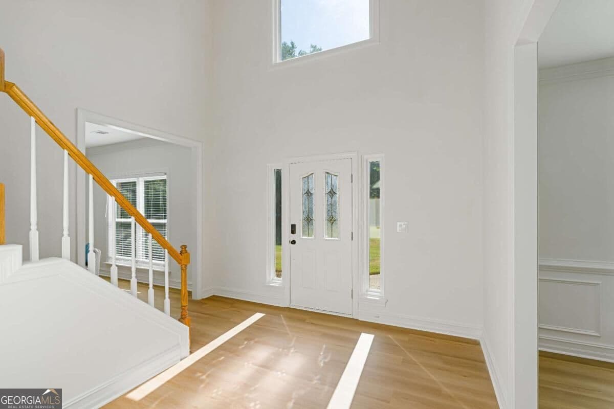 5 bedroom, 3.5 bathroom, 3,455 sq ft single family residence for sale at 990 Allenbrook Lane, Roswell, GA 30075 — photo 6