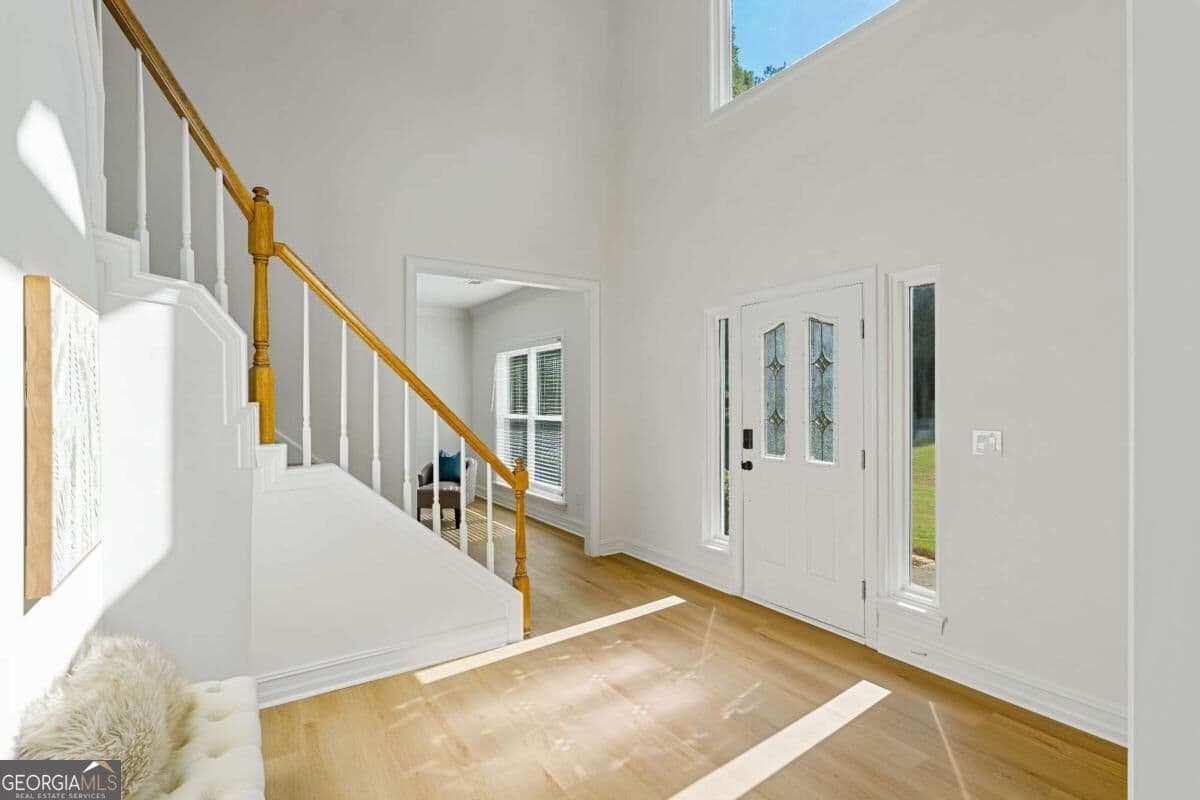 5 bedroom, 3.5 bathroom, 3,455 sq ft single family residence for sale at 990 Allenbrook Lane, Roswell, GA 30075 — photo 7