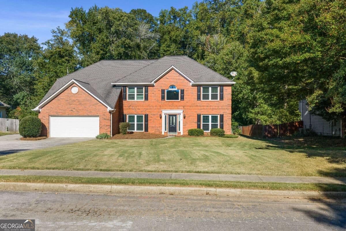 5 bedroom, 3.5 bathroom, 3,455 sq ft single family residence for sale at 990 Allenbrook Lane, Roswell, GA 30075 — photo 1 of 80