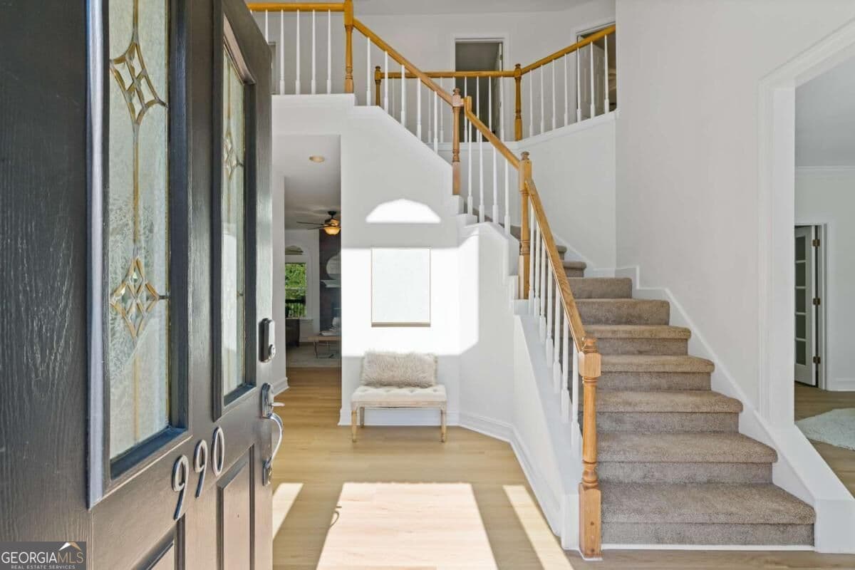 5 bedroom, 3.5 bathroom, 3,455 sq ft single family residence for sale at 990 Allenbrook Lane, Roswell, GA 30075 — photo 5