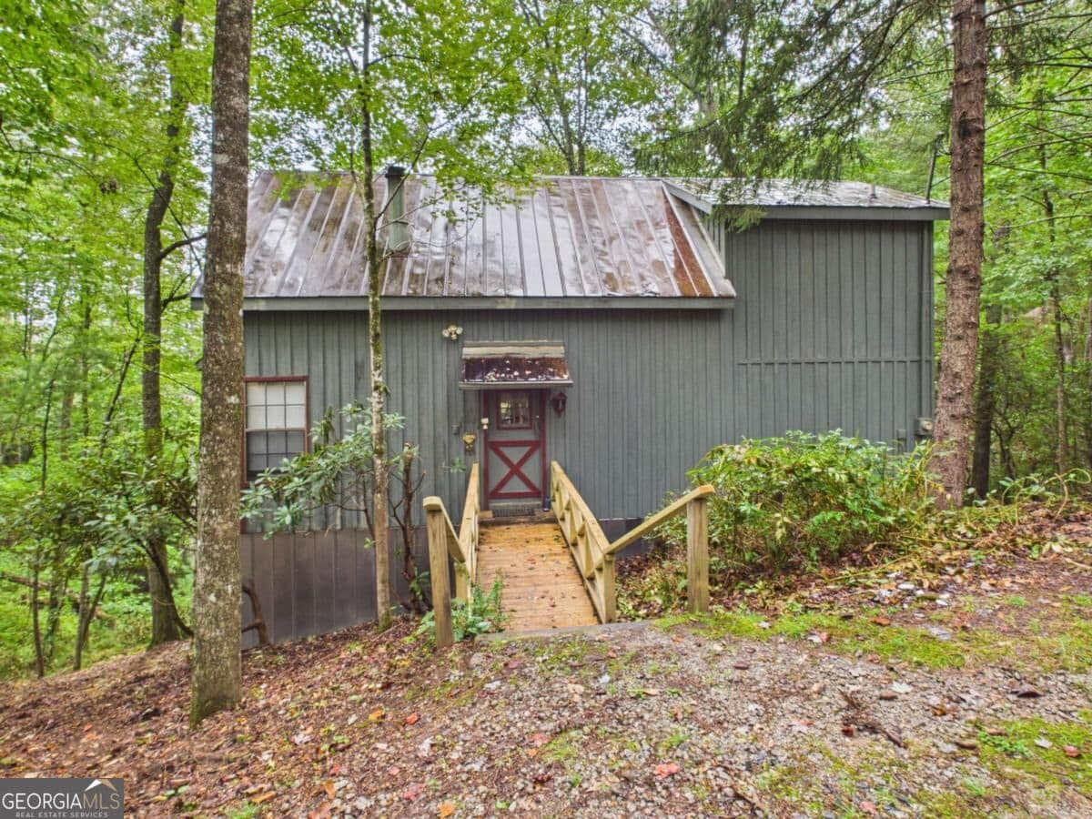 2 bedroom, 2 bathroom, 956 sq ft cabin,single family residence for sale at 508 Tame Turkey Road, Lakemont, GA 30552 — photo 1 of 18