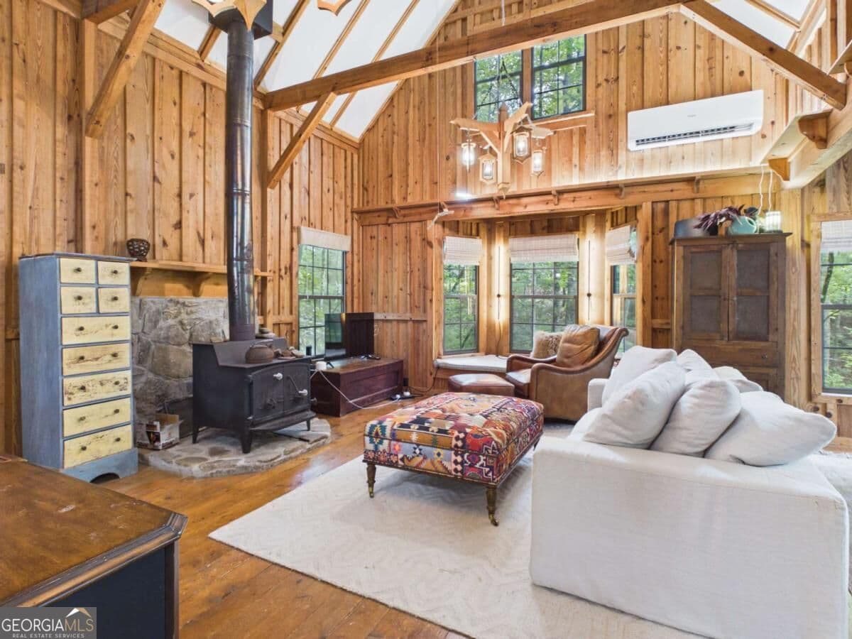 2 bedroom, 2 bathroom, 956 sq ft cabin,single family residence for sale at 508 Tame Turkey Road, Lakemont, GA 30552 — photo 5