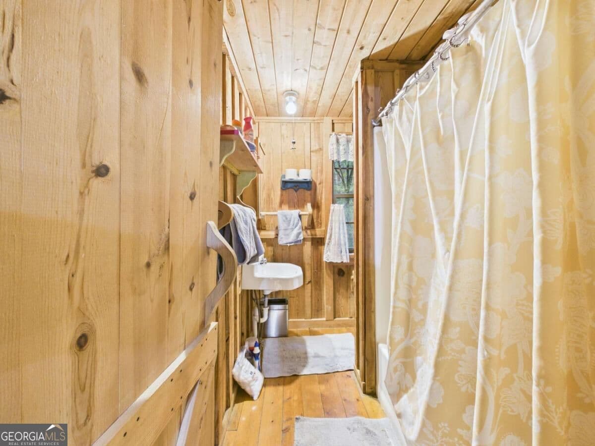 2 bedroom, 2 bathroom, 956 sq ft cabin,single family residence for sale at 508 Tame Turkey Road, Lakemont, GA 30552 — photo 10