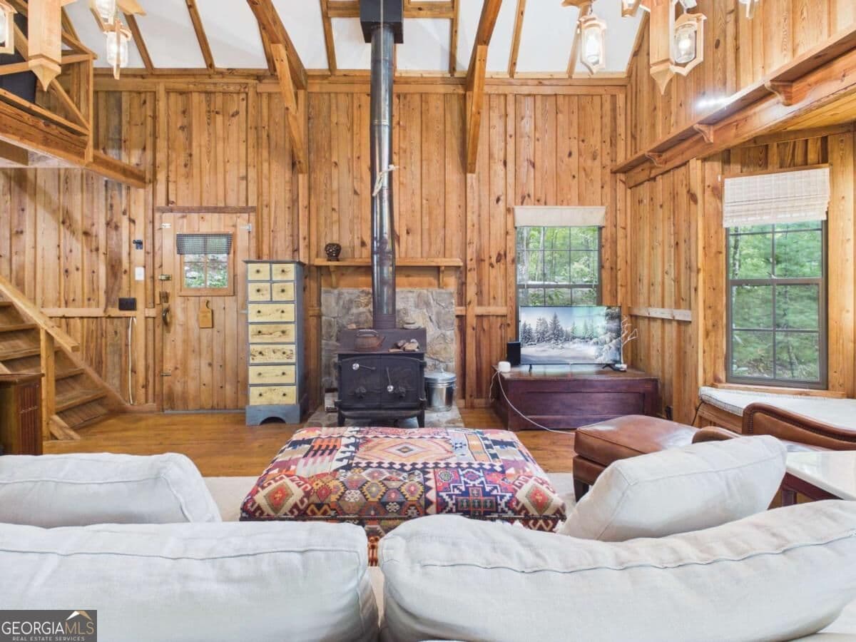 2 bedroom, 2 bathroom, 956 sq ft cabin,single family residence for sale at 508 Tame Turkey Road, Lakemont, GA 30552 — photo 4
