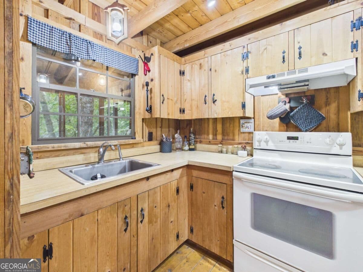 2 bedroom, 2 bathroom, 956 sq ft cabin,single family residence for sale at 508 Tame Turkey Road, Lakemont, GA 30552 — photo 8