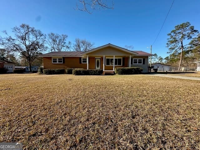 3 bedroom, 2 bathroom, 1,669 sq ft single family residence sold at 98 E Brewton Street, Mcrae-Helena, GA 31055