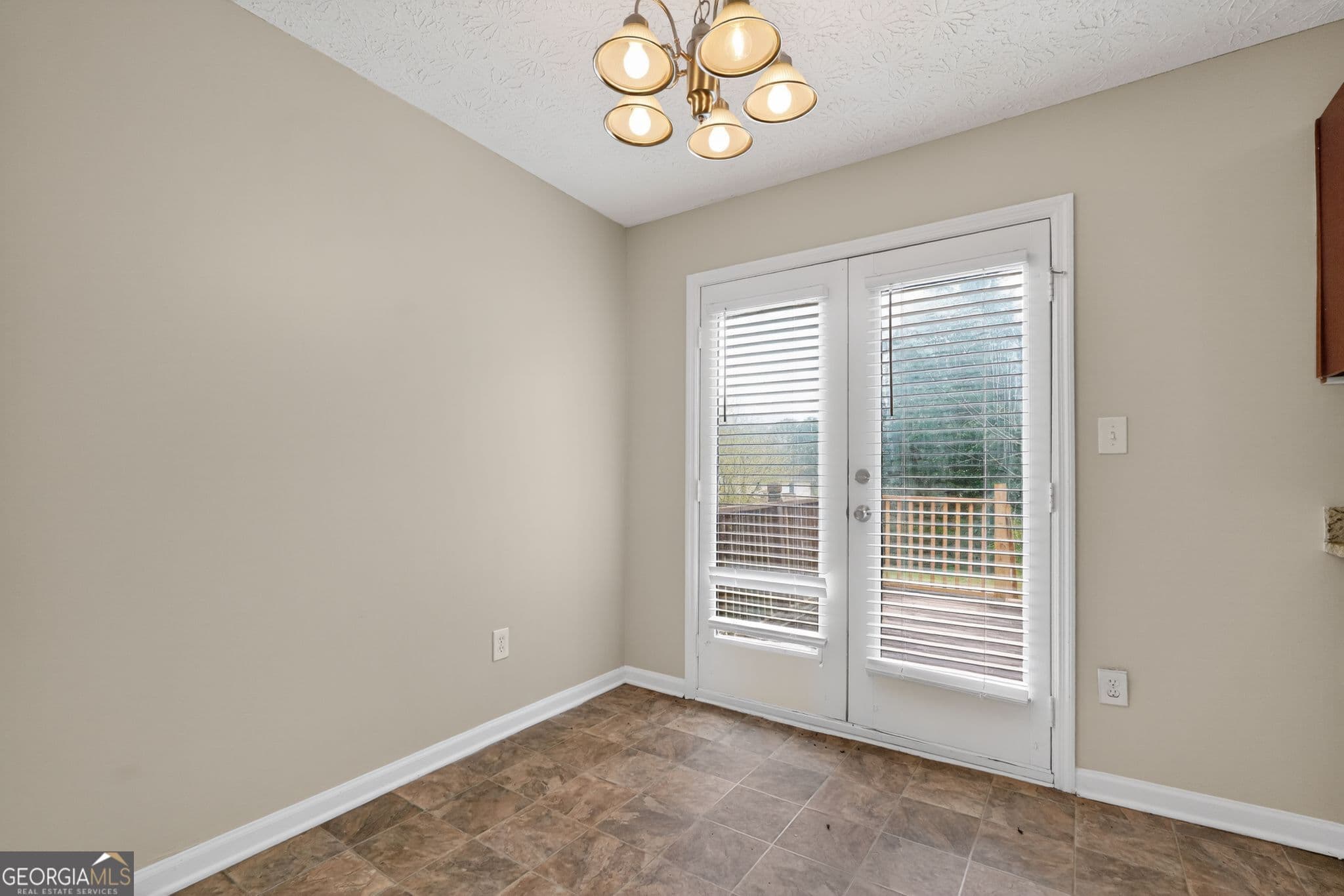 4 bedroom, 2 bathroom, 1,600 sq ft single family residence for sale at 115 Belmont Farms Drive, Ellenwood, GA 30294 — photo 5
