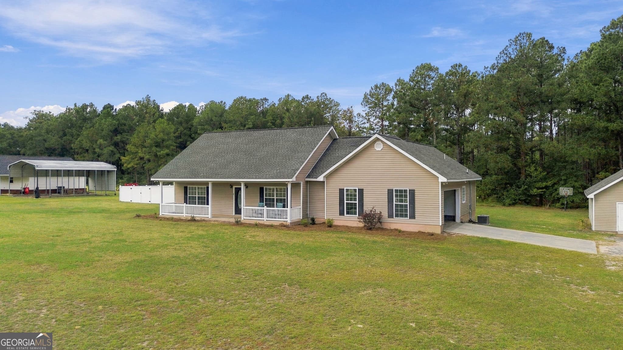 3 bedroom, 2 bathroom, 1,940 sq ft single family residence for sale at 101 ANN Drive, Waycross, GA 31503 — photo 3