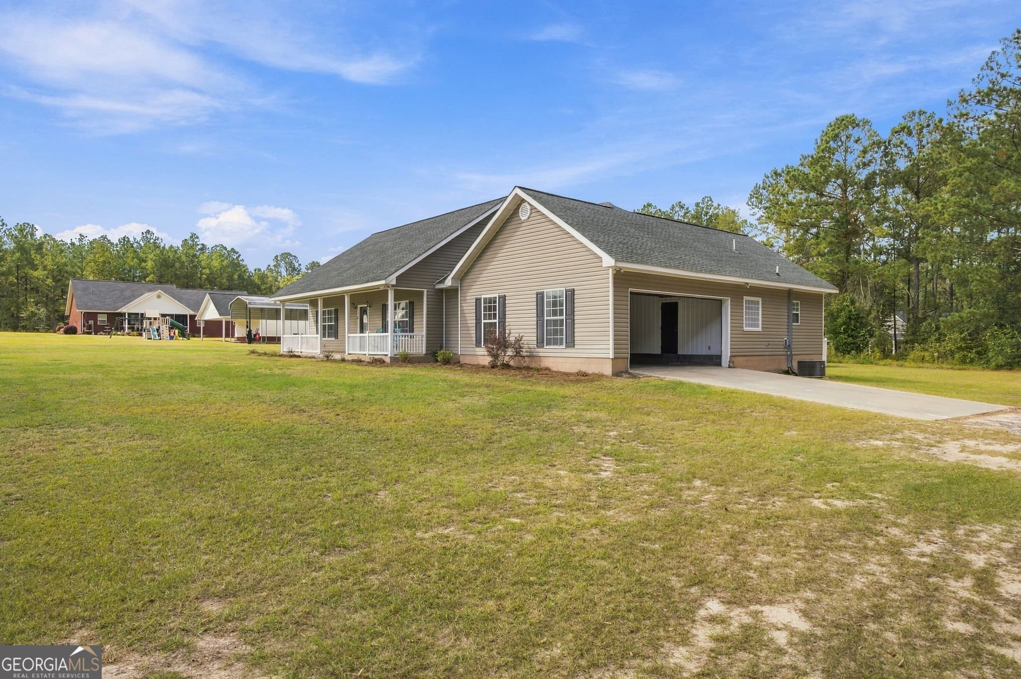 3 bedroom, 2 bathroom, 1,940 sq ft single family residence for sale at 101 ANN Drive, Waycross, GA 31503 — photo 4