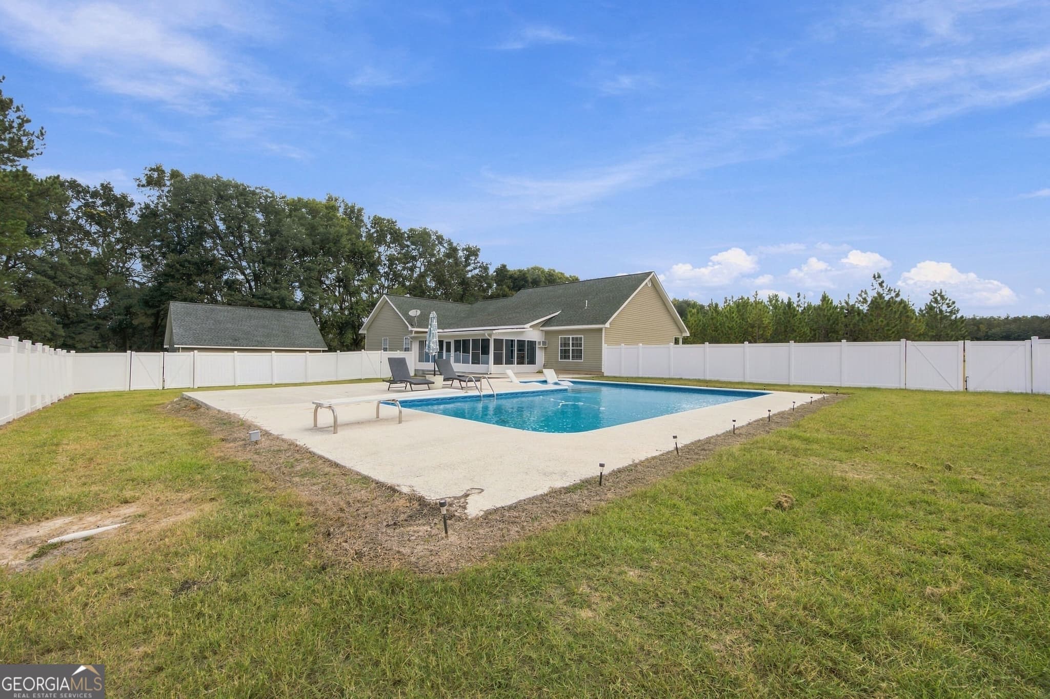 3 bedroom, 2 bathroom, 1,940 sq ft single family residence for sale at 101 ANN Drive, Waycross, GA 31503 — photo 8