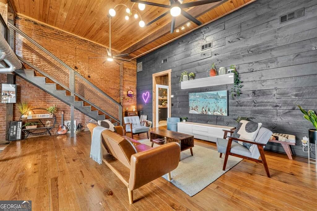 4 bedroom, 3.5 bathroom, 2,768 sq ft single family residence for sale at 105 West Harris Street, Eatonton, GA 31024 — photo 6