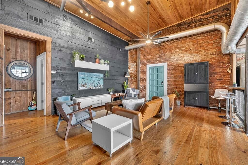 4 bedroom, 3.5 bathroom, 2,768 sq ft single family residence for sale at 105 West Harris Street, Eatonton, GA 31024 — photo 8