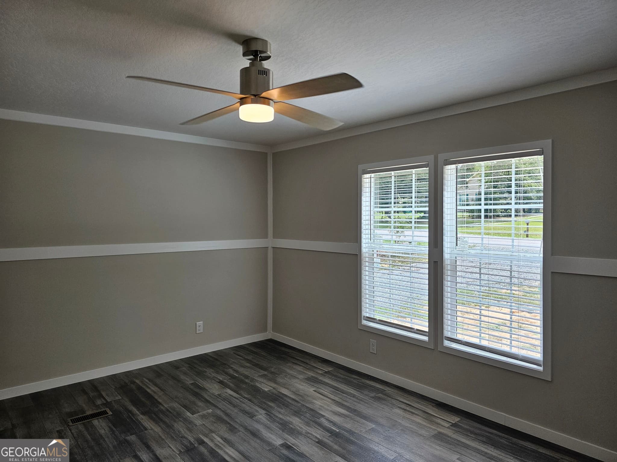 3 bedroom, 2 bathroom, 1,546 sq ft manufactured home,single family residence under contract at 26 Spring Lake Drive, Hawkinsville, GA 31036 — photo 6