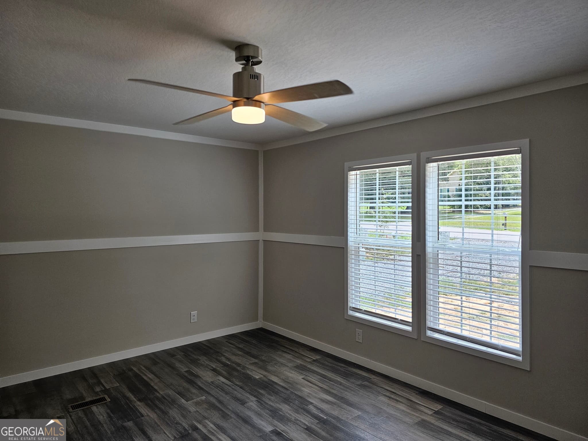 3 bedroom, 2 bathroom, 1,546 sq ft manufactured home,single family residence under contract at 26 Spring Lake Drive, Hawkinsville, GA 31036 — photo 7