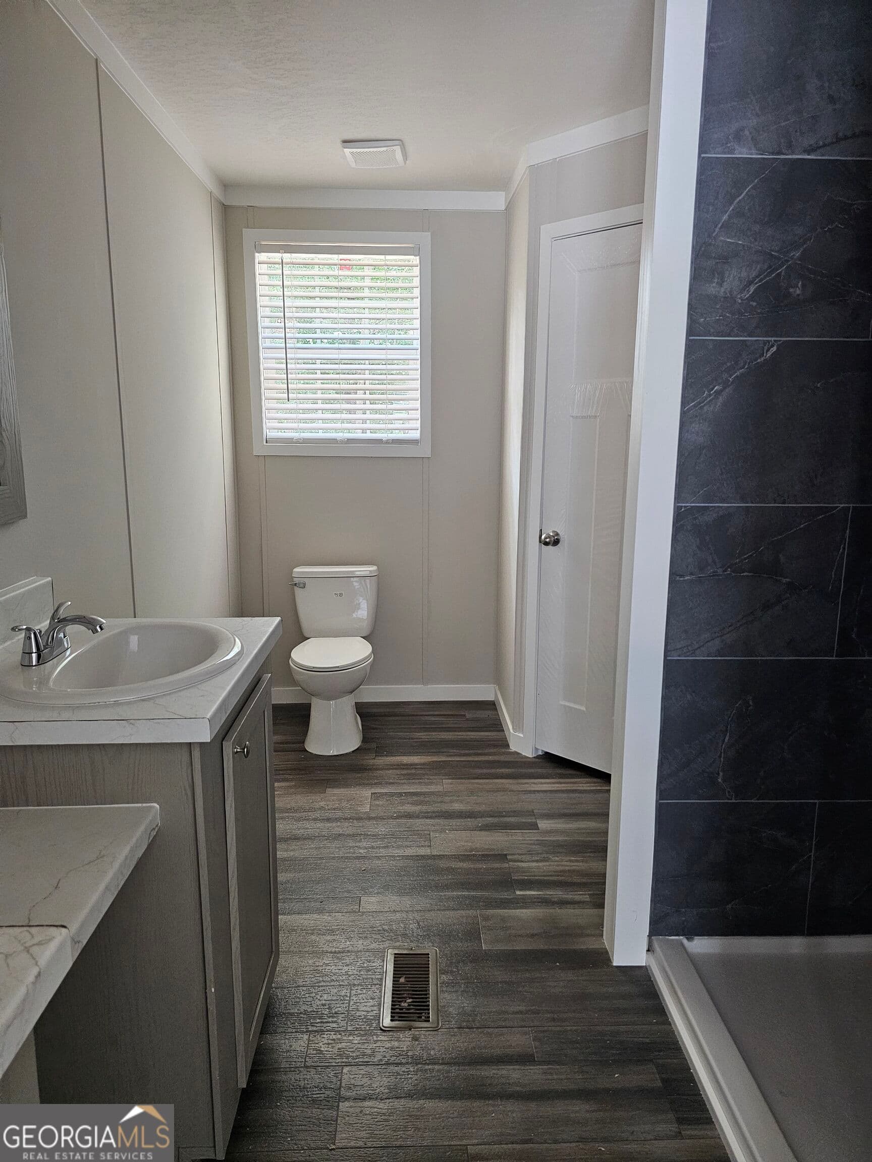 3 bedroom, 2 bathroom, 1,546 sq ft manufactured home,single family residence under contract at 26 Spring Lake Drive, Hawkinsville, GA 31036 — photo 9