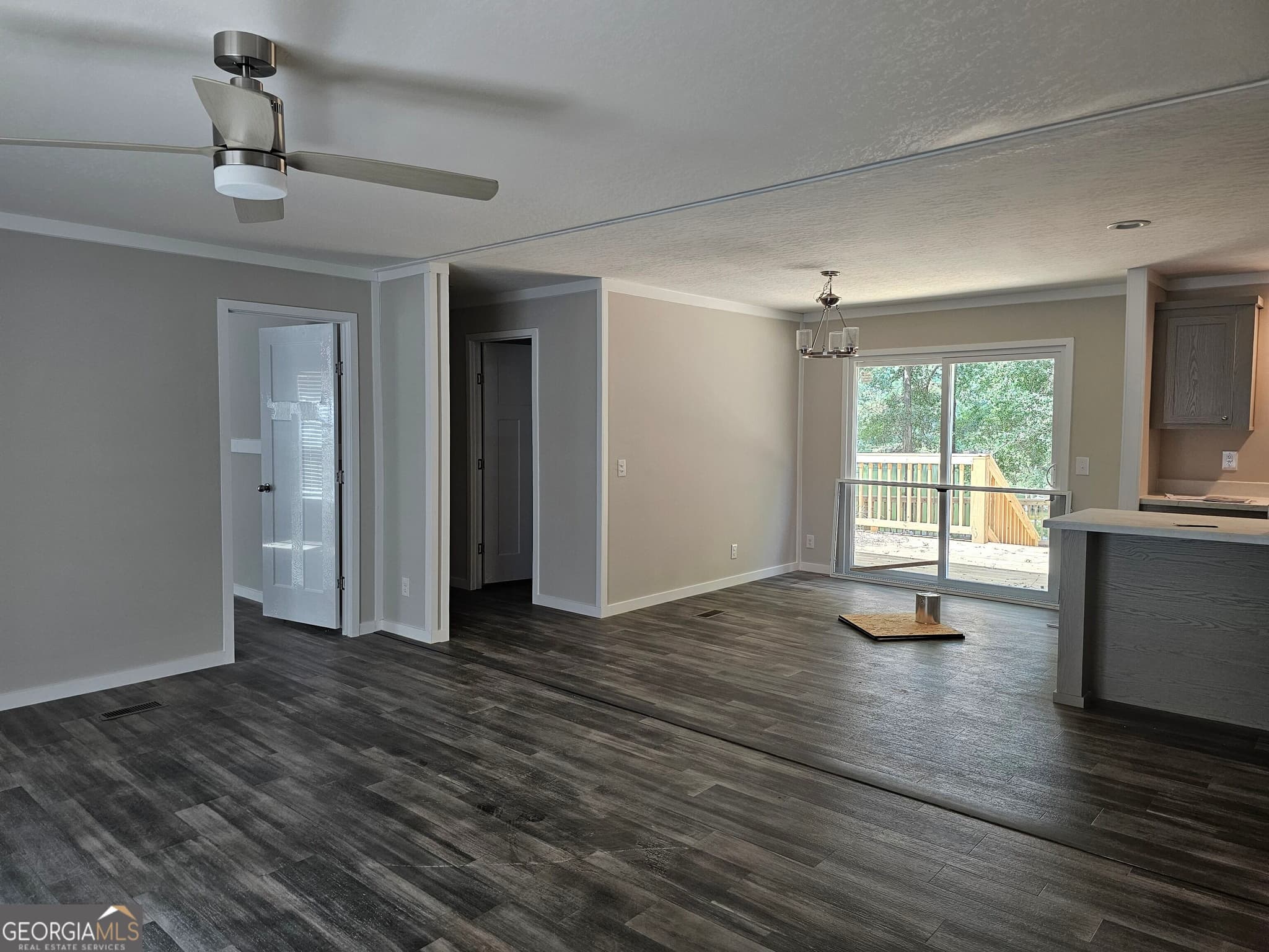 3 bedroom, 2 bathroom, 1,546 sq ft manufactured home,single family residence under contract at 26 Spring Lake Drive, Hawkinsville, GA 31036 — photo 4