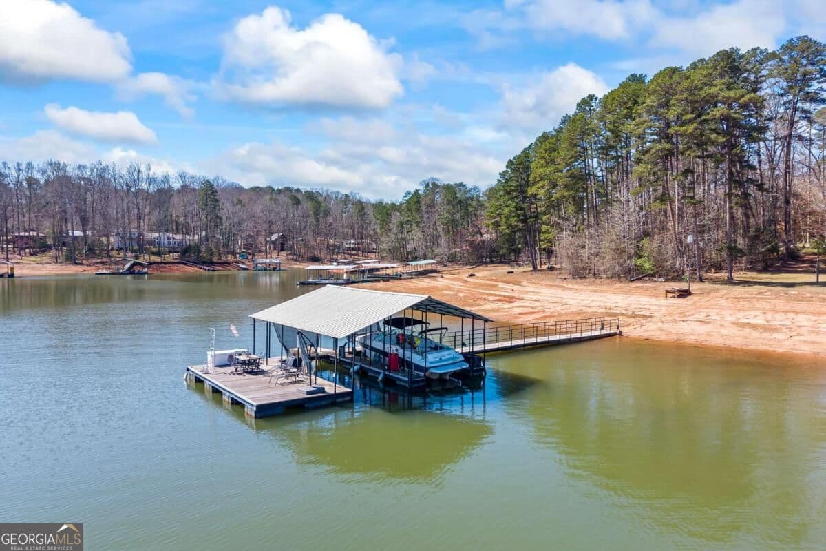 3 bedroom, 3.5 bathroom, 4,900 sq ft single family residence for sale at 572 Imperial Drive, Martin, GA 30557 — photo 6