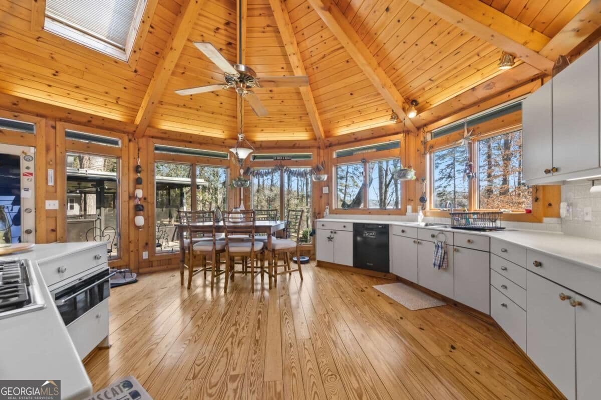 3 bedroom, 3.5 bathroom, 4,900 sq ft single family residence for sale at 572 Imperial Drive, Martin, GA 30557 — photo 5