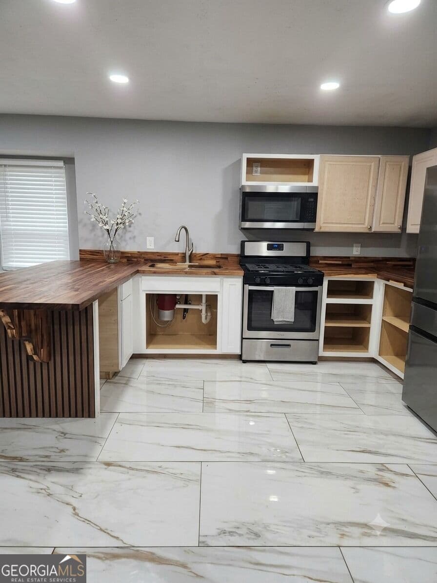 4 bedroom, 2 bathroom, 1,607 sq ft single family residence for sale at 4415 Pacer Court, Stone Mountain, GA 30083 — photo 3