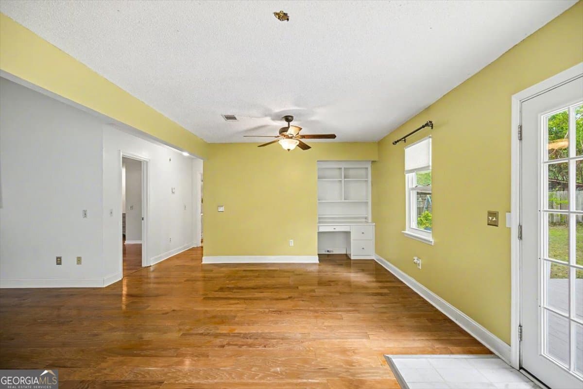3 bedroom, 2 bathroom, 1,738 sq ft single family residence for sale at 762 Robin Hood Drive, Hinesville, GA 31313 — photo 6