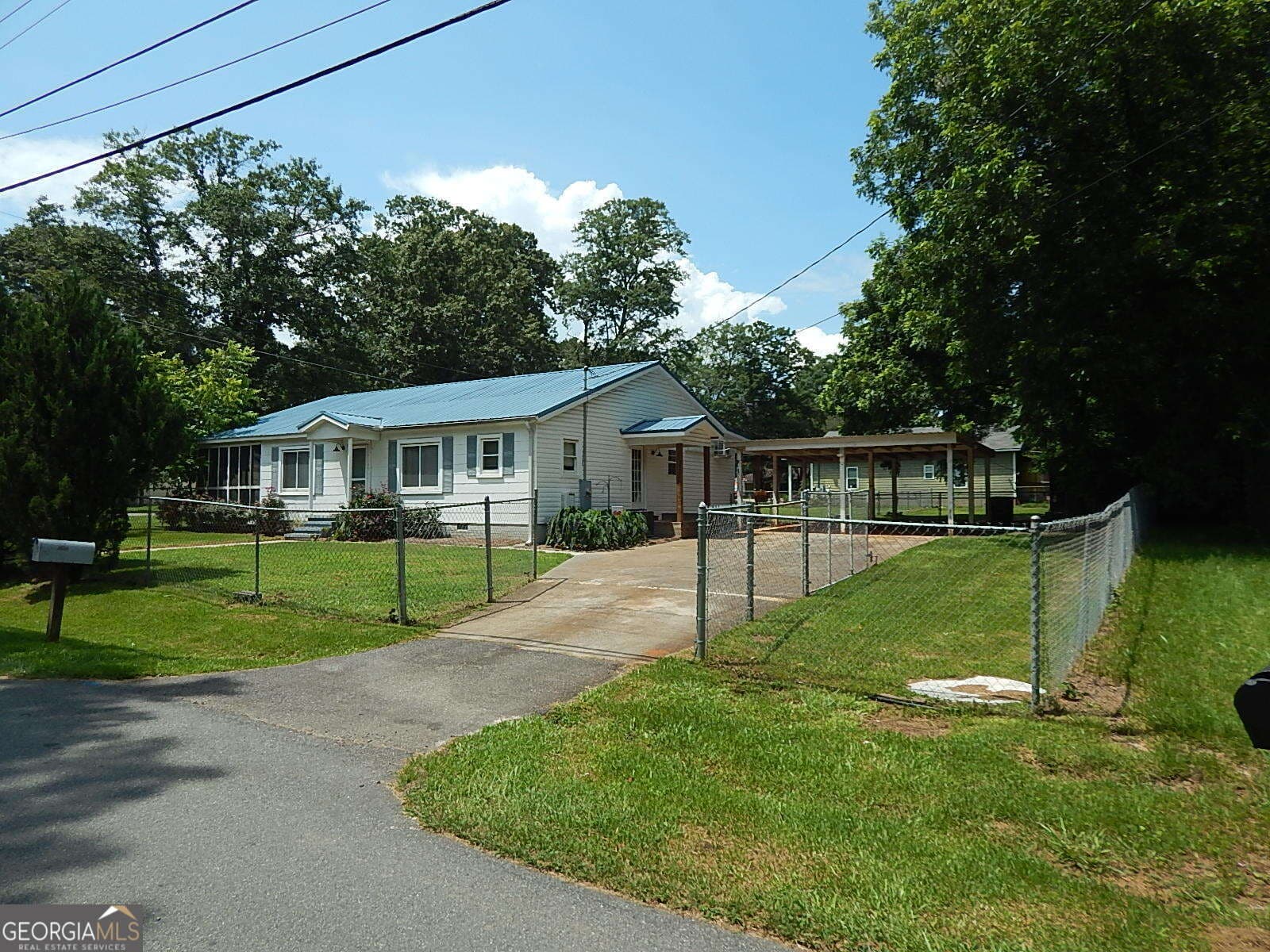 2 bedroom, 2 bathroom, 1,782 sq ft single family residence for sale at 201 Vinson Street, Byron, GA 31008 — photo 2