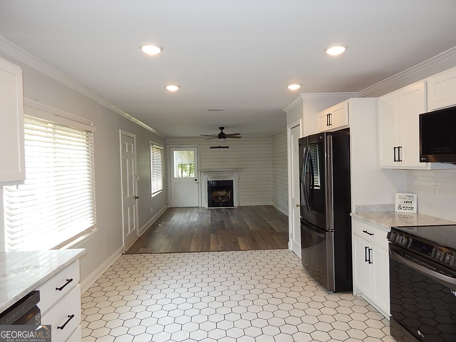 2 bedroom, 2 bathroom, 1,782 sq ft single family residence for sale at 201 Vinson Street, Byron, GA 31008 — photo 6