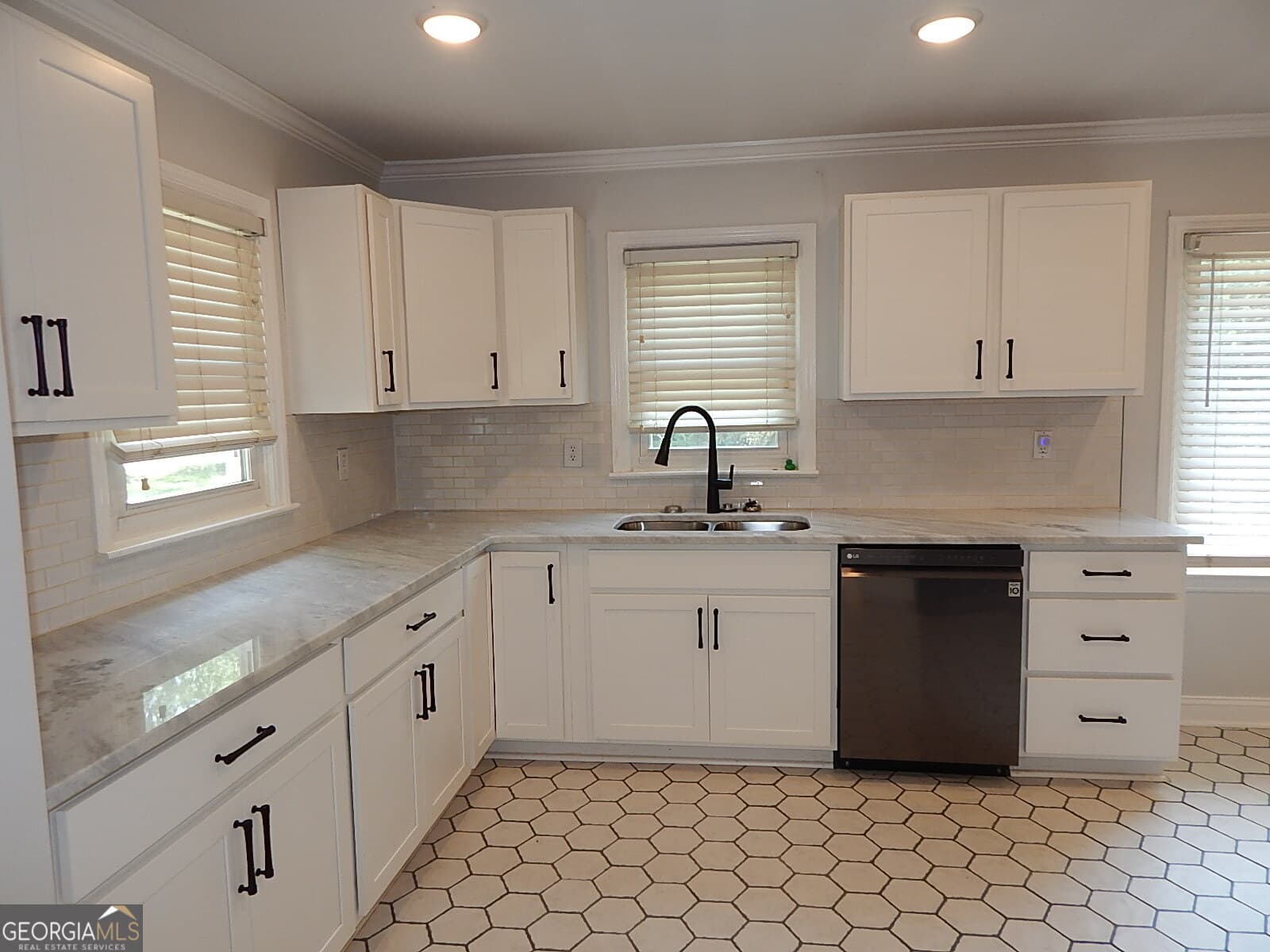 2 bedroom, 2 bathroom, 1,782 sq ft single family residence for sale at 201 Vinson Street, Byron, GA 31008 — photo 5
