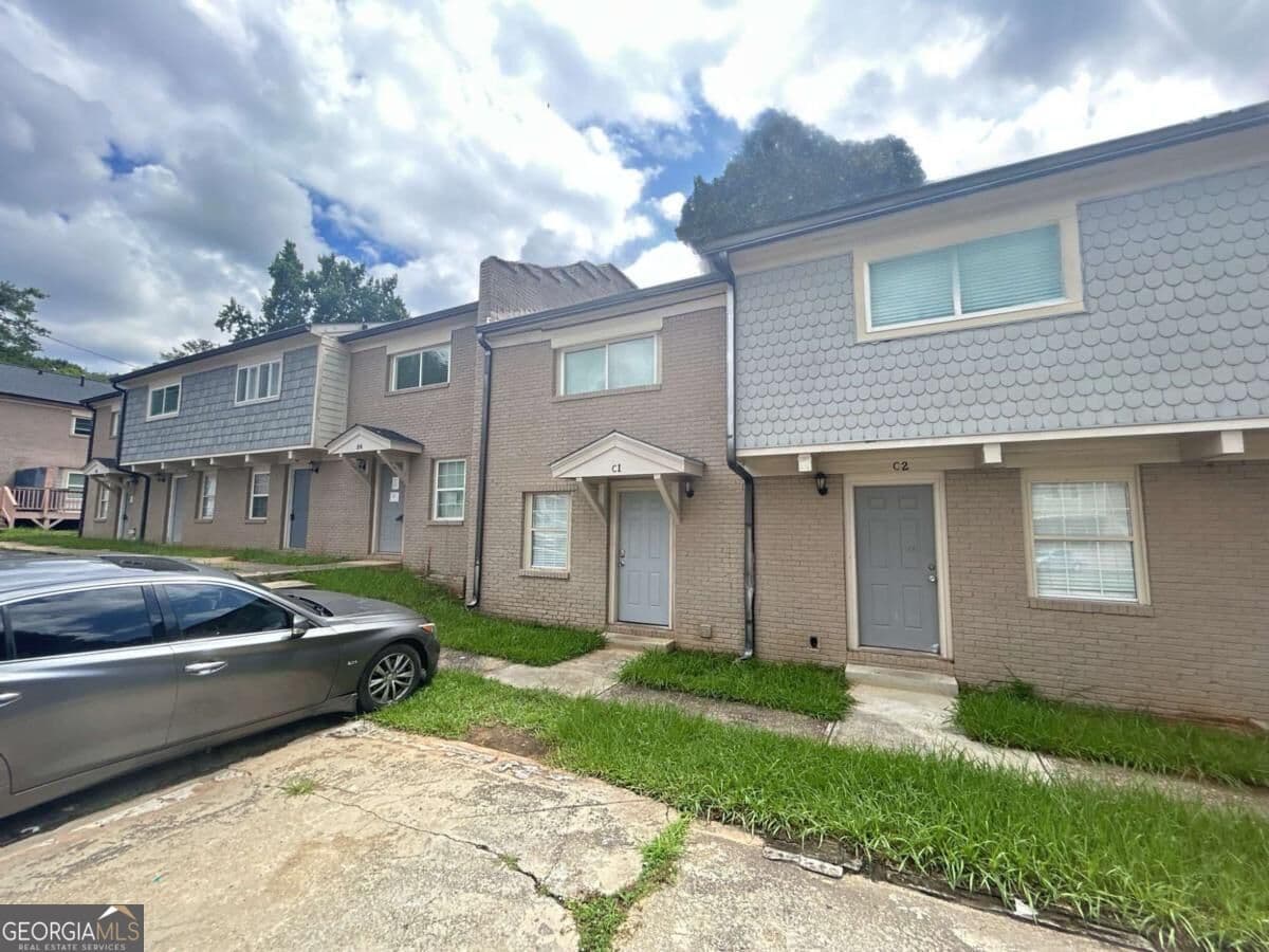 2 bedroom, 1.5 bathroom townhouse for sale at 2604 Campbellton Road 2C, Atlanta, GA 30311 — photo 1 of 15