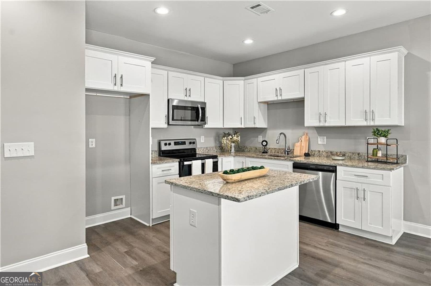 3 bedroom, 2.5 bathroom single family residence for sale at 98 Hood Park Court, Jasper, GA 30143 — photo 7