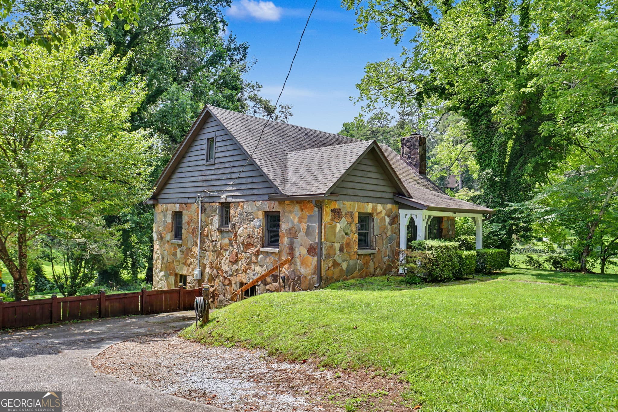 3 bedroom, 2 bathroom, 2,114 sq ft single family residence for sale at 681 Old 441, Clayton, GA 30525 — photo 2