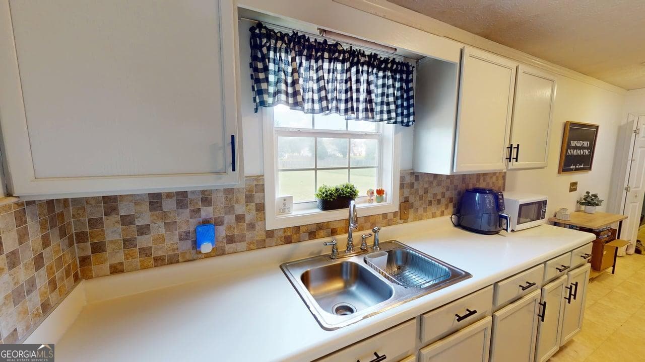 3 bedroom, 2 bathroom, 1,344 sq ft single family residence for sale at 2124 Broad Street, Statham, GA 30666 — photo 9