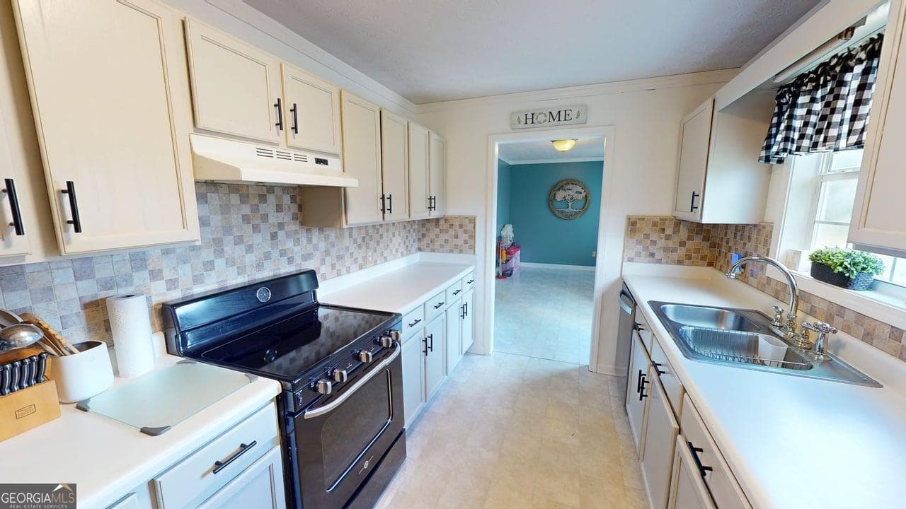 3 bedroom, 2 bathroom, 1,344 sq ft single family residence for sale at 2124 Broad Street, Statham, GA 30666 — photo 10