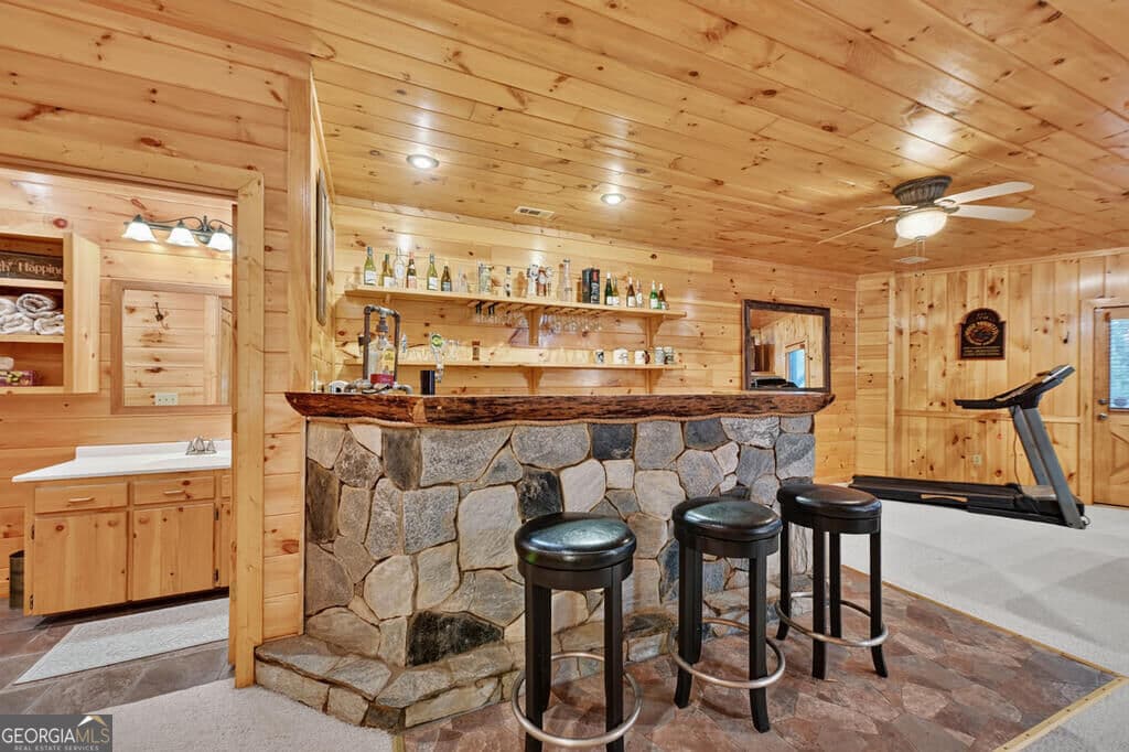 3 bedroom, 3 bathroom, 2,660 sq ft cabin,single family residence for sale at 466 Hoot Owl Hill, Morganton, GA 30560 — photo 3