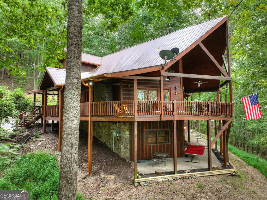 3 bedroom, 3 bathroom, 2,660 sq ft cabin,single family residence for sale at 466 Hoot Owl Hill, Morganton, GA 30560 — photo 10